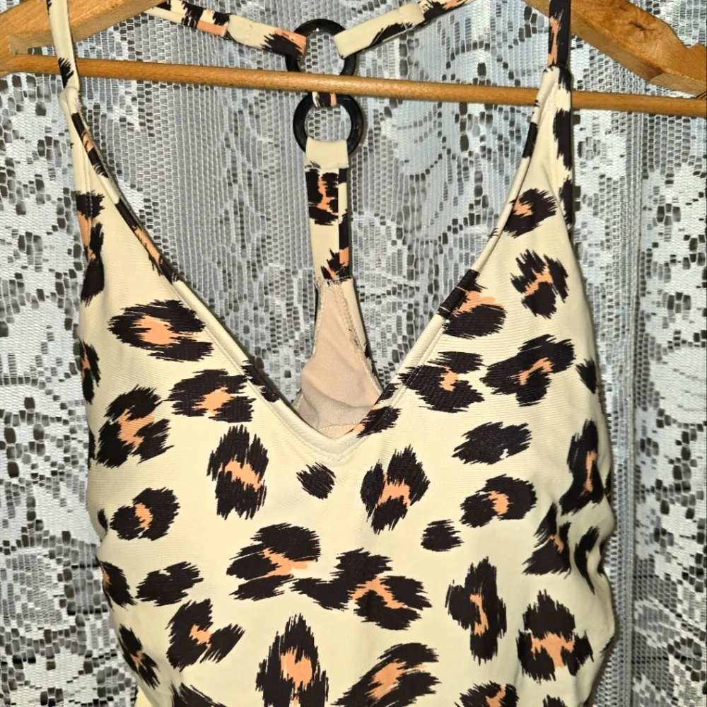 Kona Sol One Piece Swimsuit, Small, Leopard Print